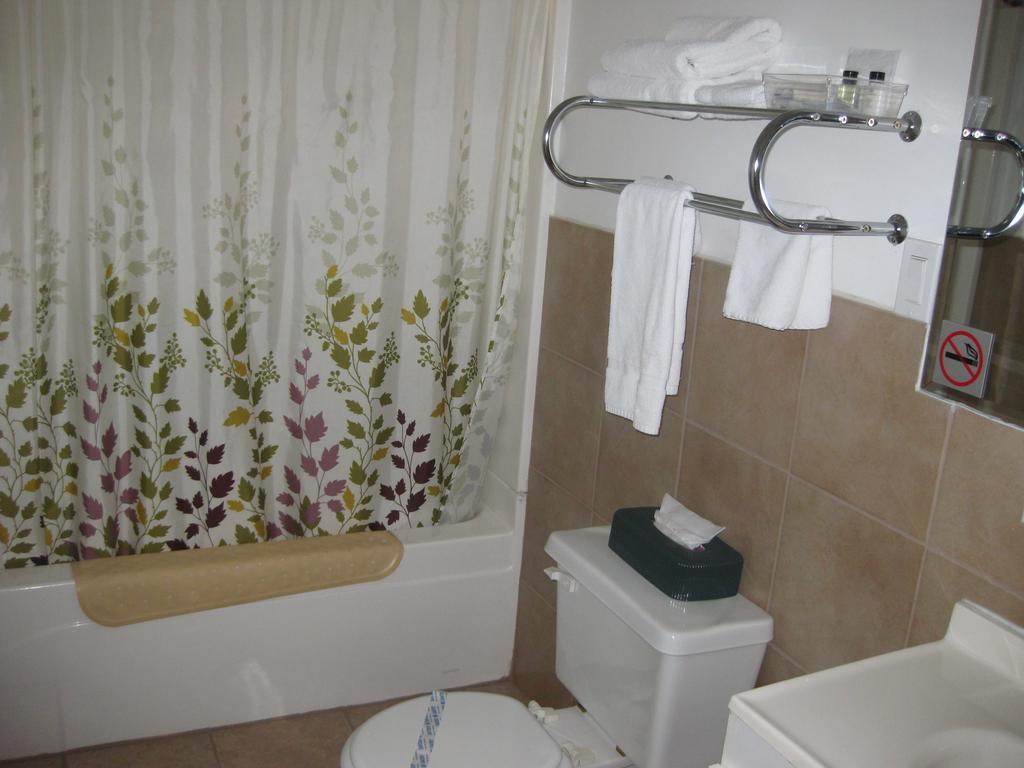 Motel Bel-Eau Монтебелло Экстерьер фото